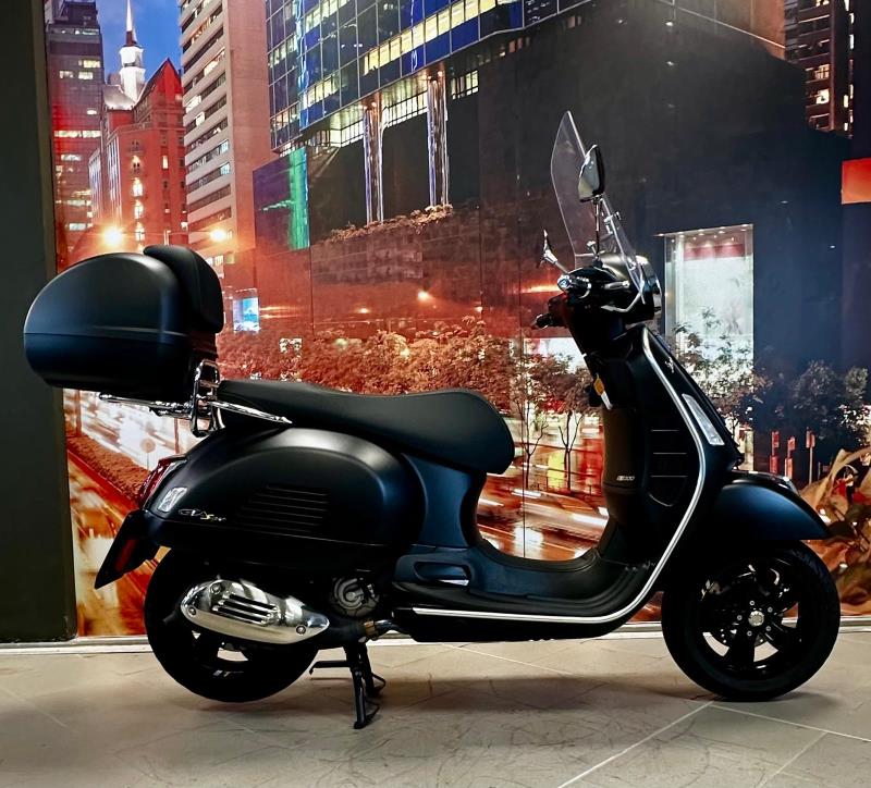 Offerta Vespa GTS 300 Super Tech   concessionaria Toscana