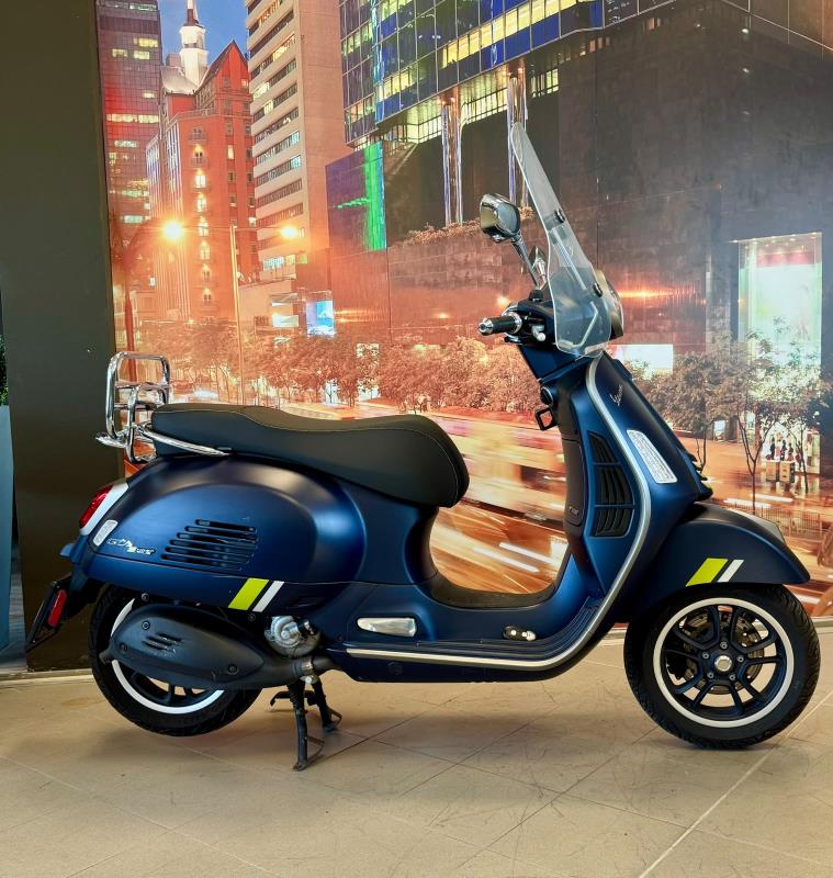 Offerta Vespa GTS 300 Super Tech   concessionaria Toscana