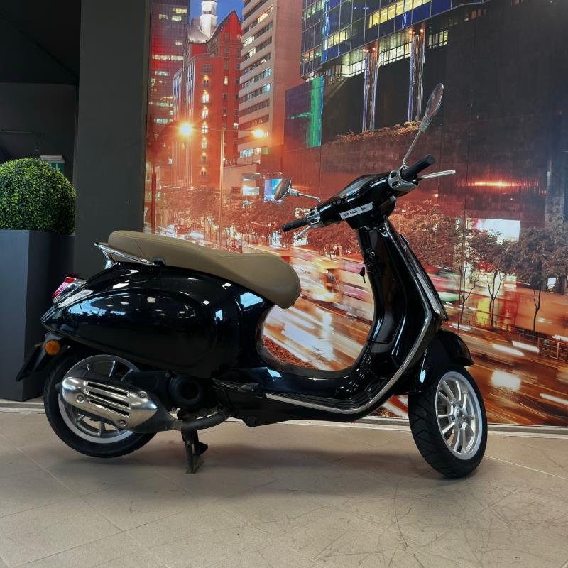 Offerta Vespa Primavera 50  concessionaria Toscana