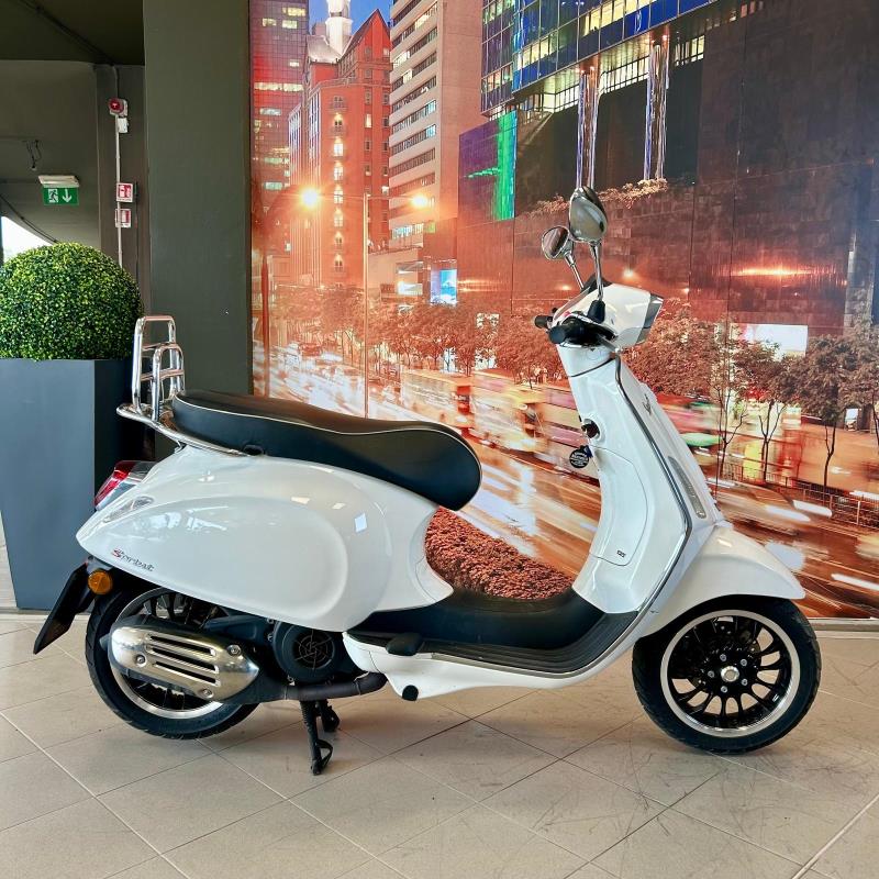 Offerta Vespa sprint 125   concessionaria Toscana