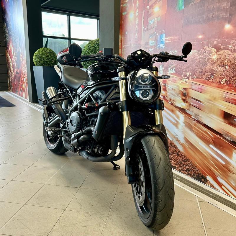 1Benelli 752s