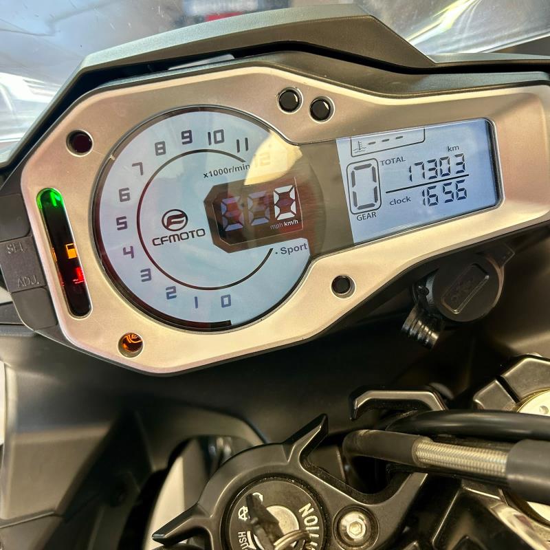 MT 650CF MOTO MT 650