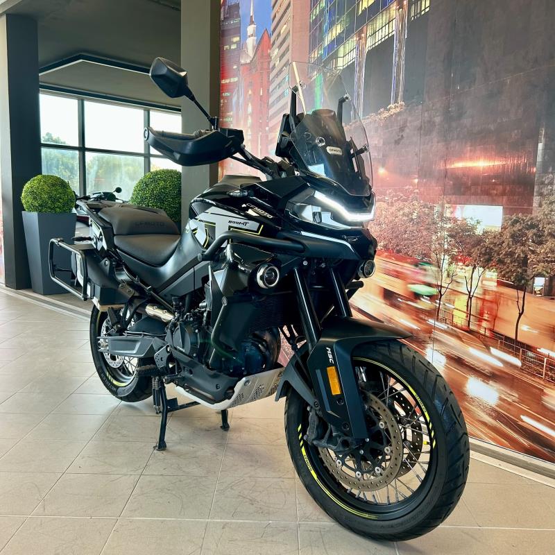 MT 800 XCF MOTO MT 800