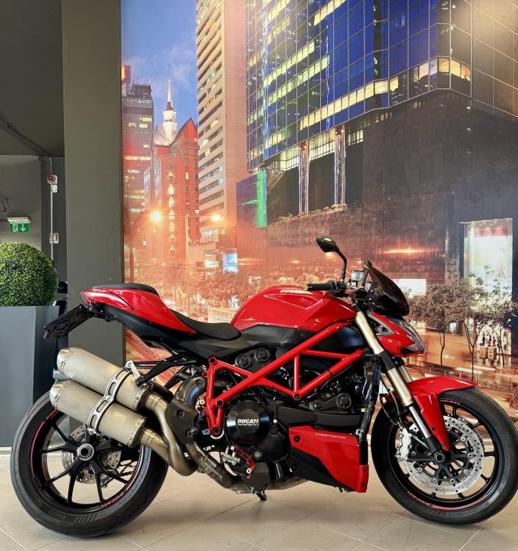 Streetzone 50 2TStreetfighter 848