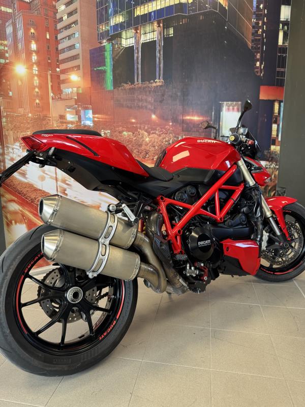 Streetzone 50 2TStreetfighter 848