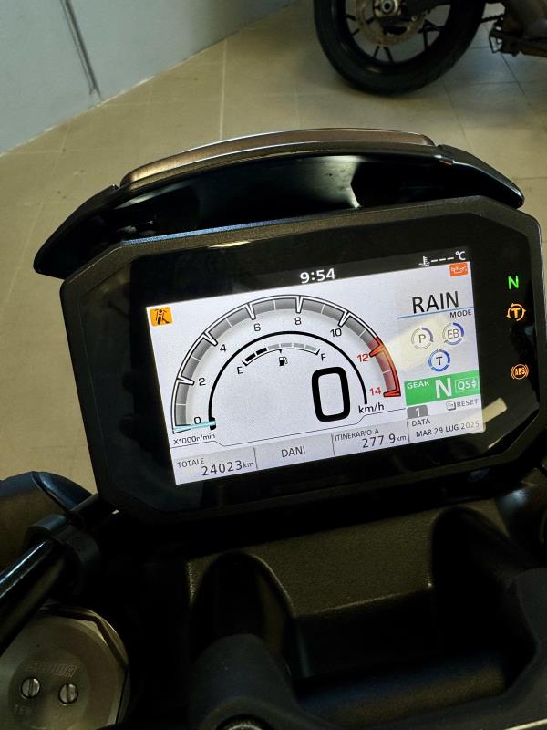 CB 1000 RCB 1000 R