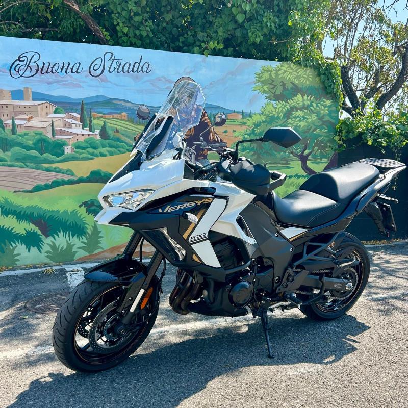 Versys 1100Kawasaki Versys 1100- AZIENDALE 