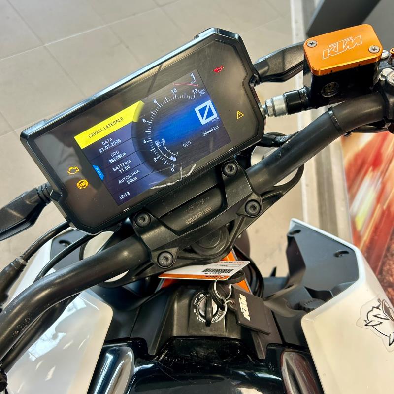 1KTM DUKE 390