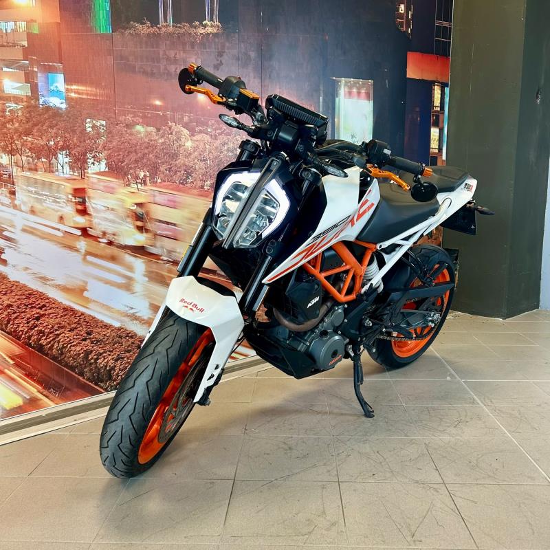 1KTM DUKE 390
