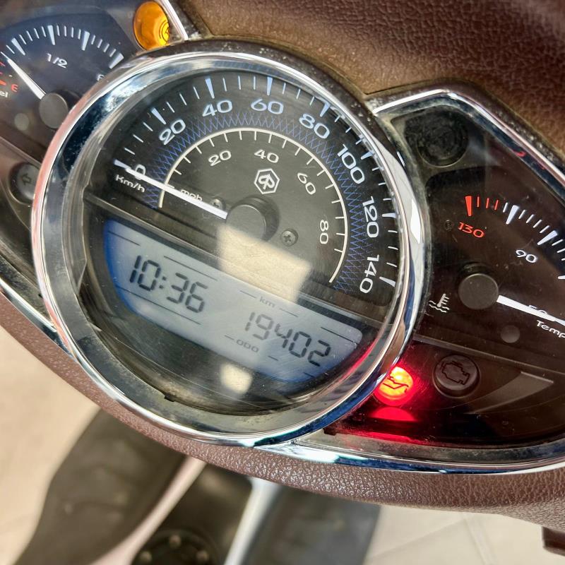 1Piaggio Madley 125