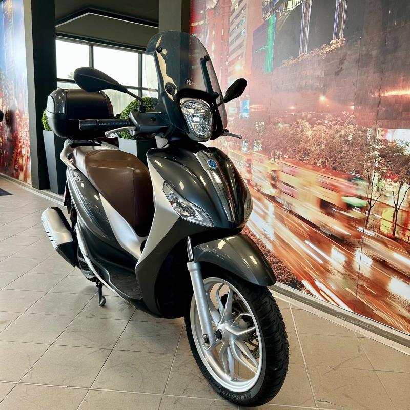 1Piaggio Madley 125