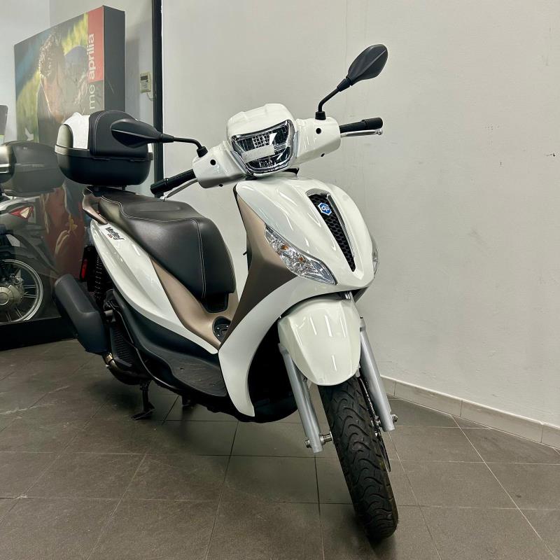 1Piaggio Madley 150 