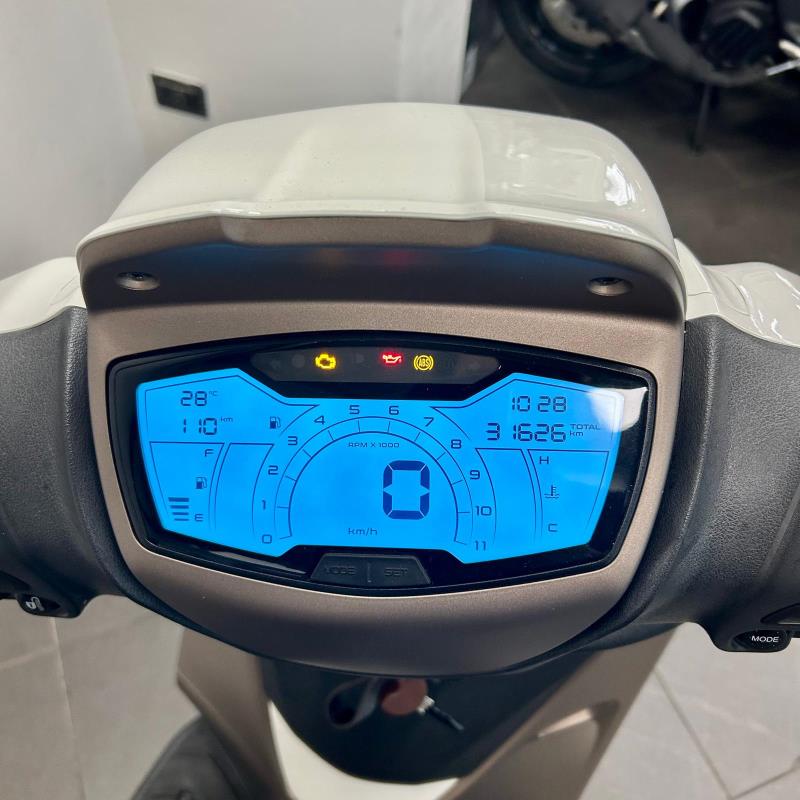 1Piaggio Madley 150 