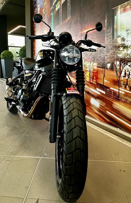 Guerrilla 450Royal Enfield Guerrilla 450 