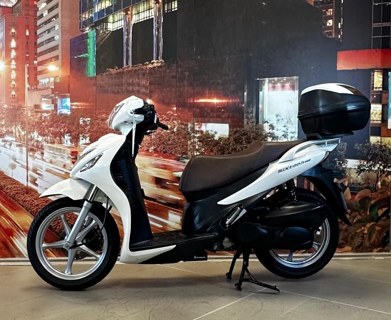 SixteenSuzuki Sixteen 150 