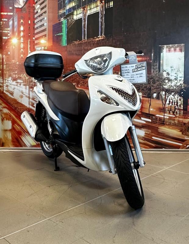 SixteenSuzuki Sixteen 150 