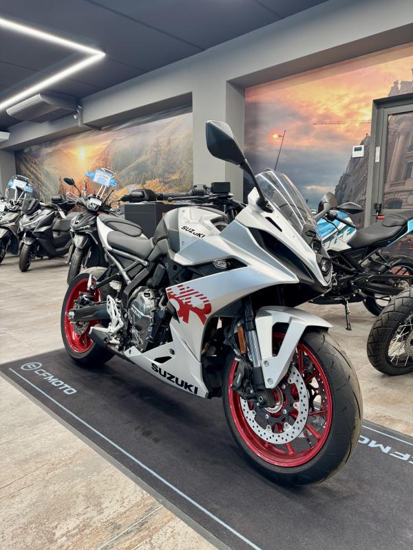 GSX-8RGSX 8 R