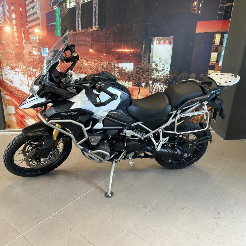 1TRIUMPH EXPLORER RALLY
